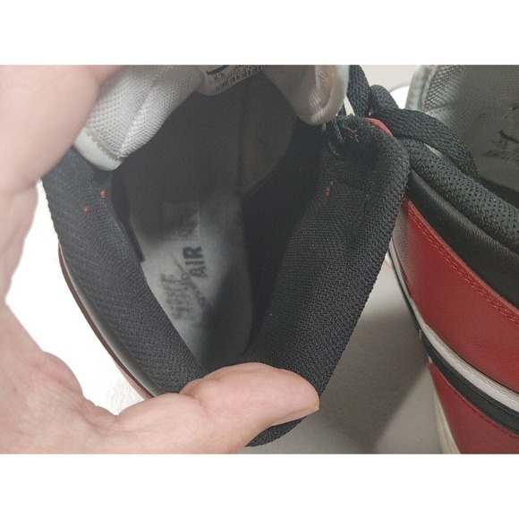 Nike Air Jordan 1 Retro Black Toe 2013 Size 8.5 main image 14